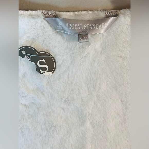 The Royal Standard Larson Oversized Vest, Color Cream and white, Size S/M - Picture 4 of 9